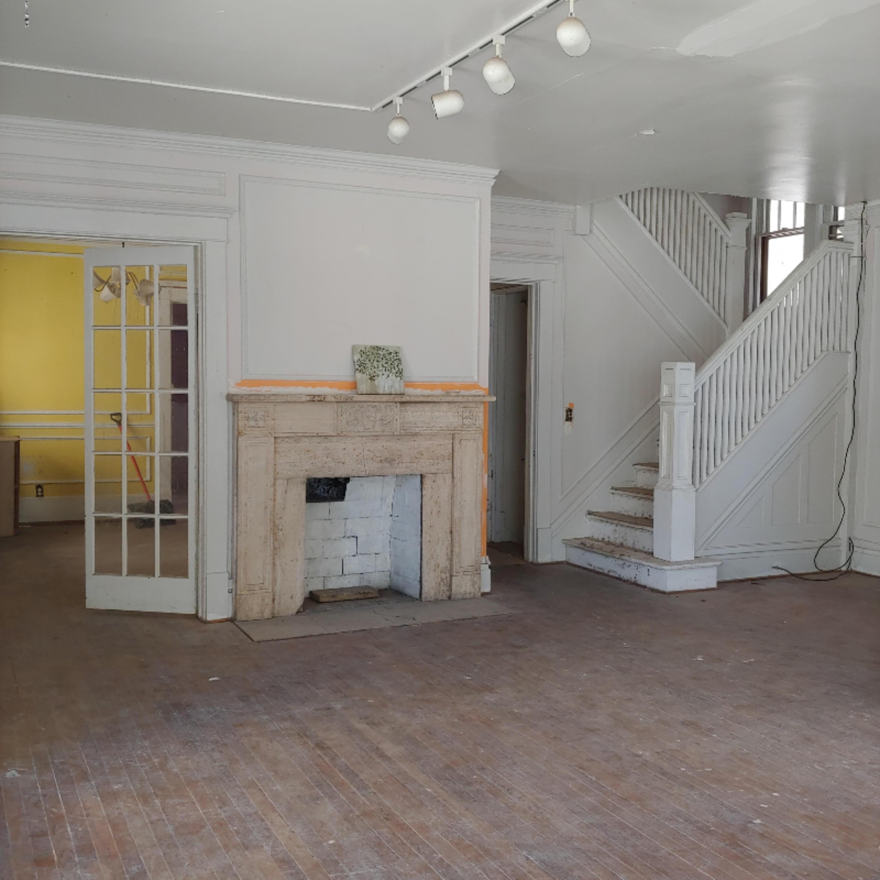 611 West Walnut Street Kalamazoo, MI 49007 - Photo 6 of 33 Living room
