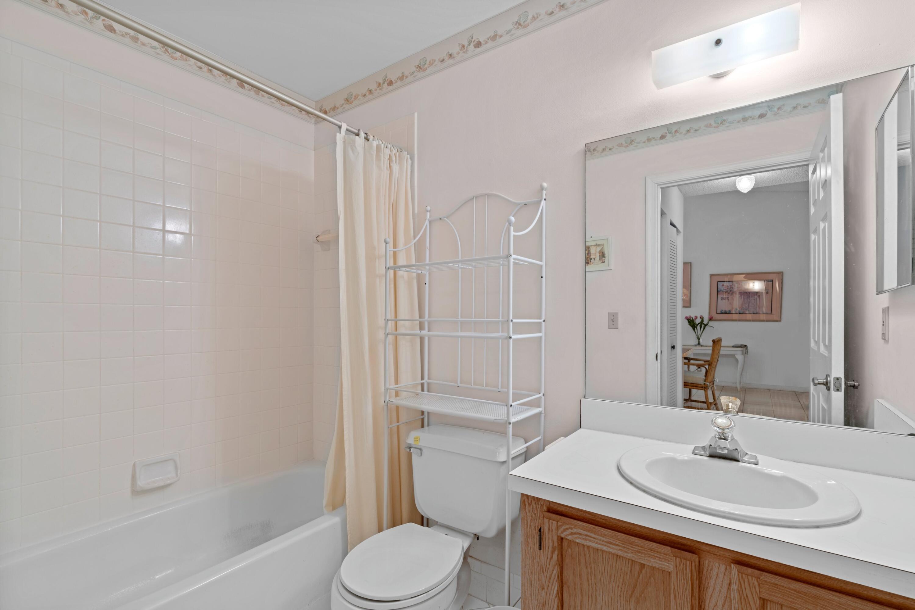 301 Norwood Terrace, Unit N228 Boca Raton, FL 33431 - Photo 14 of 34 Bathroom