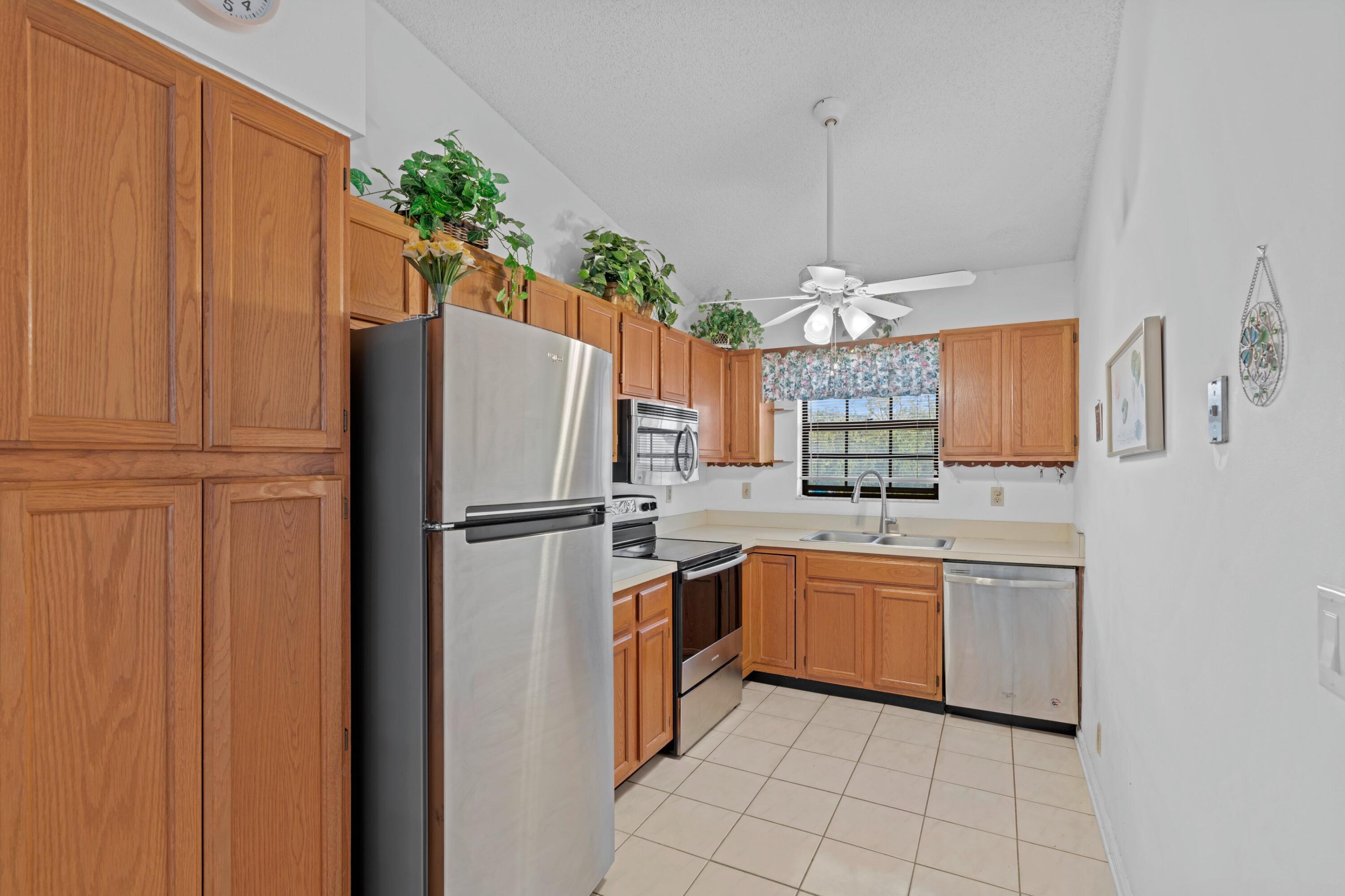 301 Norwood Terrace, Unit N228 Boca Raton, FL 33431 - Photo 8 of 34 Kitchen