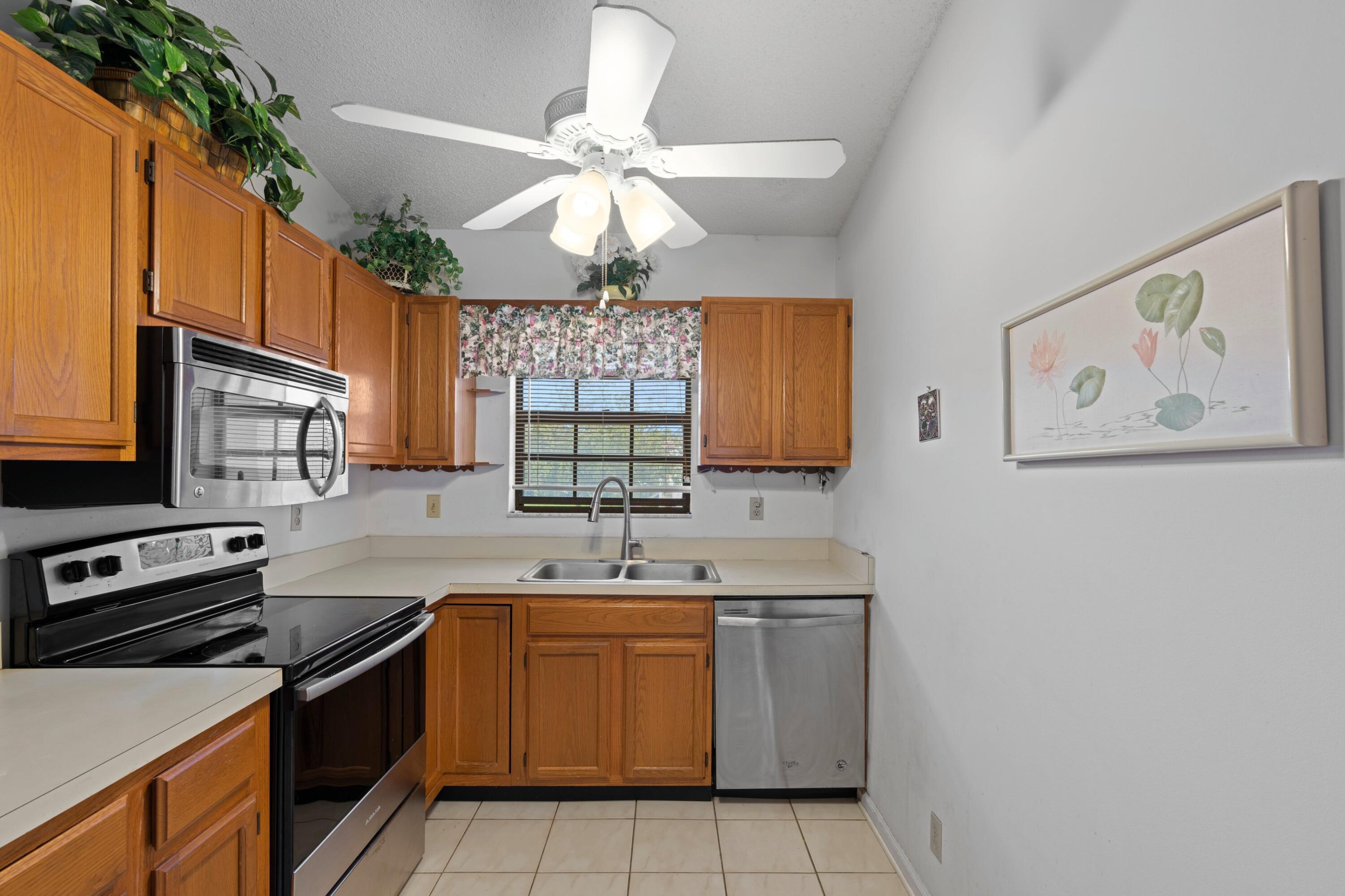 301 Norwood Terrace, Unit N228 Boca Raton, FL 33431 - Photo 9 of 34 Kitchen