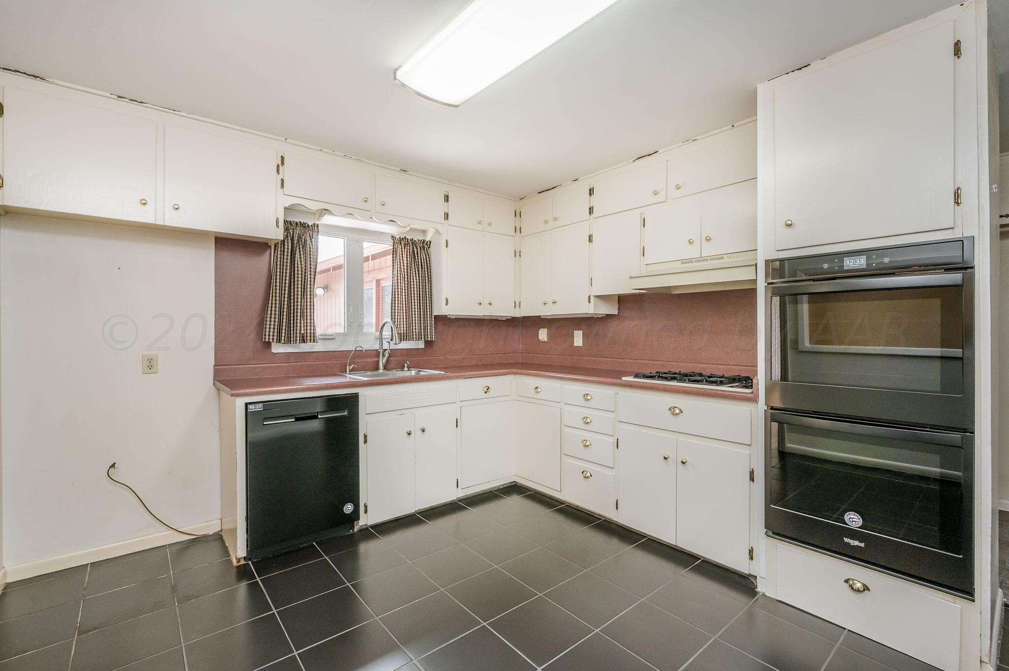 3415 Paramount Boulevard Amarillo, TX 79109 - Photo 15 of 44 a kitchen with granite countertop cabinets stainless steel appliances and a counter space