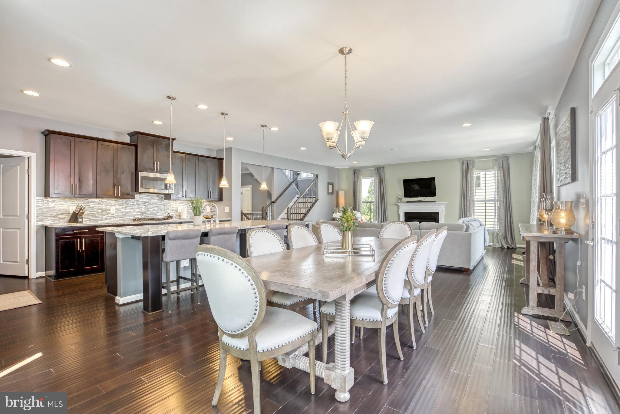 4424 Weejun Loop Woodbridge, VA 22192 - Photo 1 of 91 Kitchen and dining area