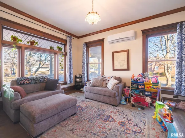 $264,900 | 502 West 4th Street, Delavan, IL 61734