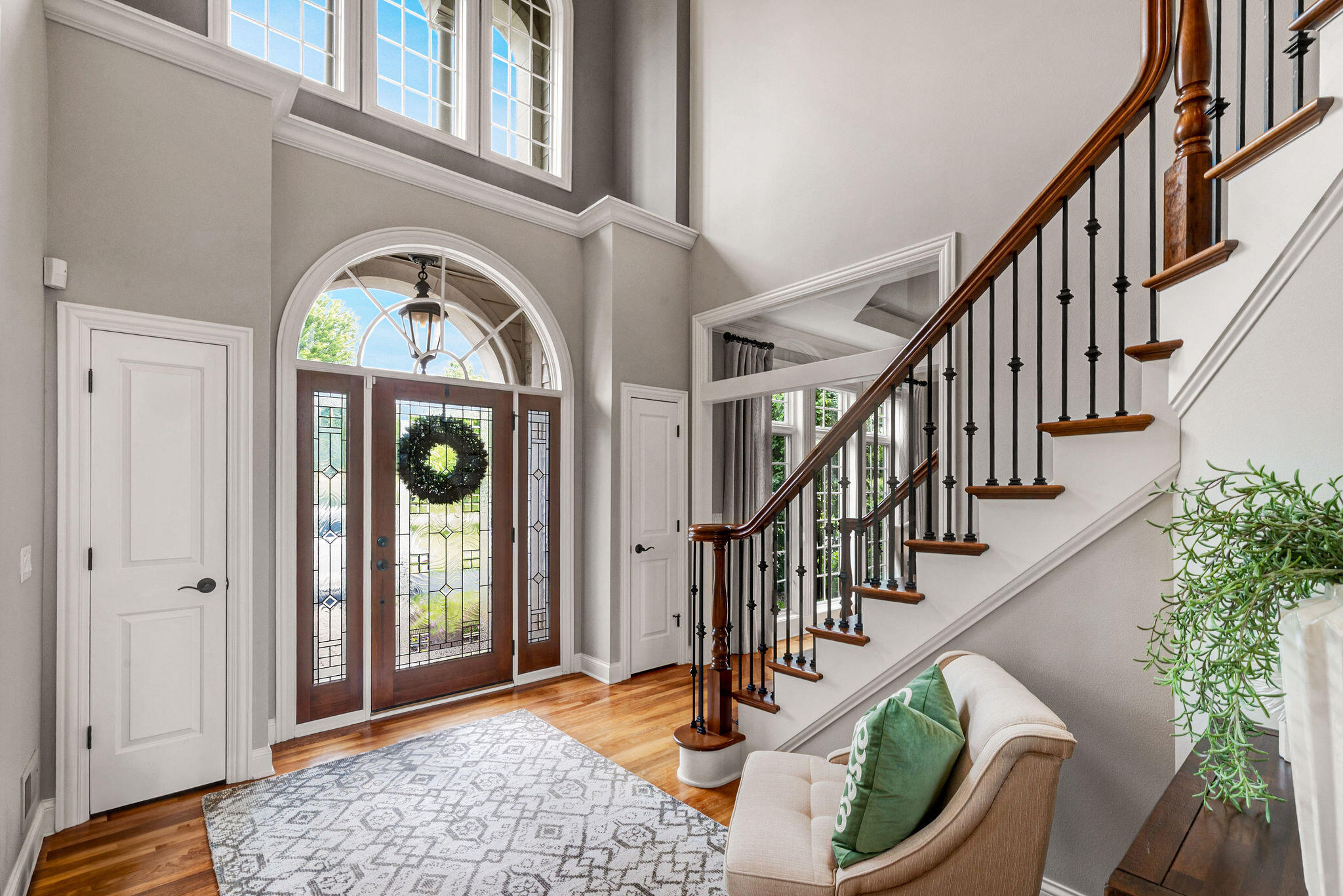 11092 Sutton Ridge Drive Mequon, WI 53097 - Photo 20 of 40 Foyer