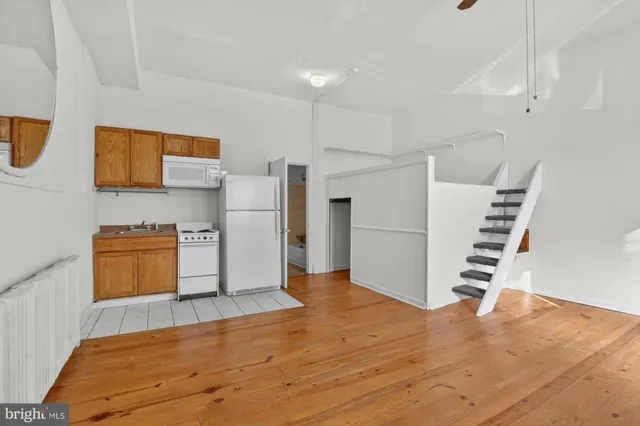 $985 | 2536 Amber Street, Unit 1F, Philadelphia, PA 19125