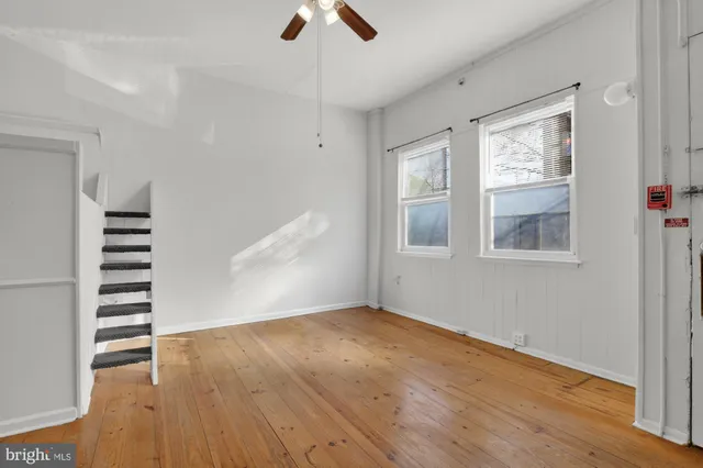 $985 | 2536 Amber Street, Unit 1F, Philadelphia, PA 19125