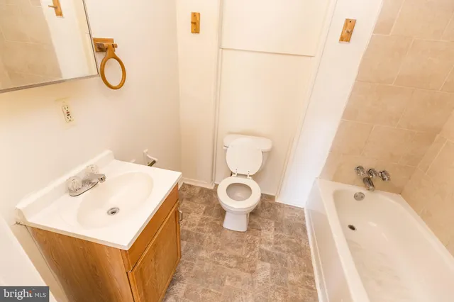 $985 | 2536 Amber Street, Unit 1F, Philadelphia, PA 19125