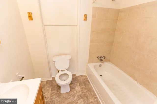 $985 | 2536 Amber Street, Unit 1F, Philadelphia, PA 19125