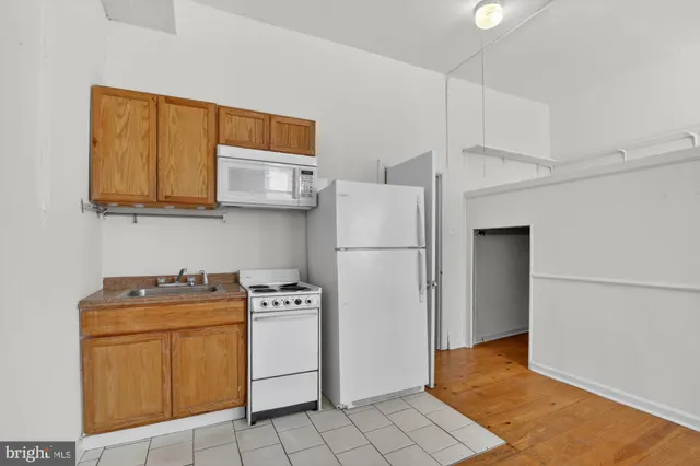 $985 | 2536 Amber Street, Unit 1F, Philadelphia, PA 19125
