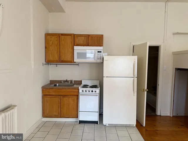 $985 | 2536 Amber Street, Unit 1F, Philadelphia, PA 19125