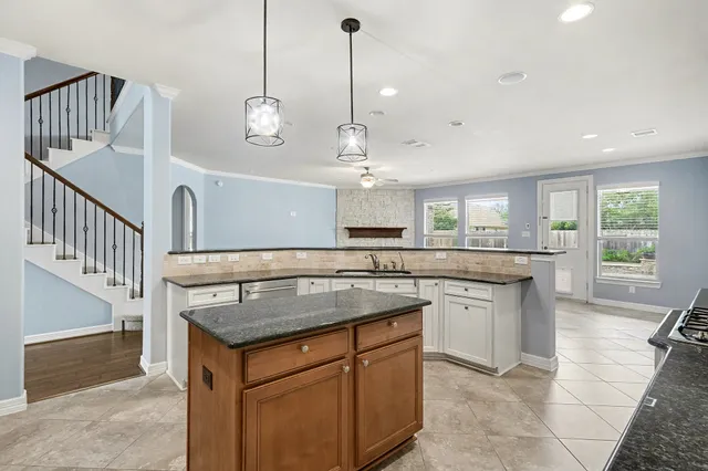 $698,000 | 2419 Malaga Lane, League City, TX 77573