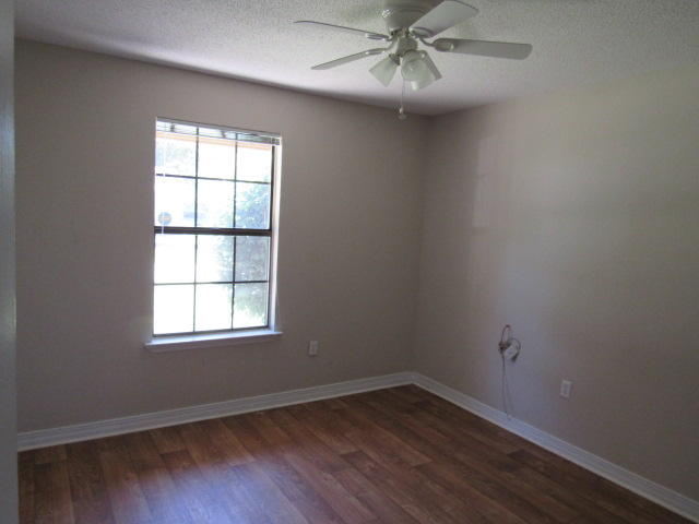 222 Springwood Circle Crestview, FL 32536 - Photo 11 of 14 Gallery Image 11