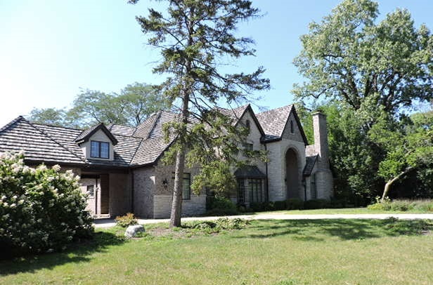 180 Coach Road Northfield, IL 60093 - Photo 3 of 46