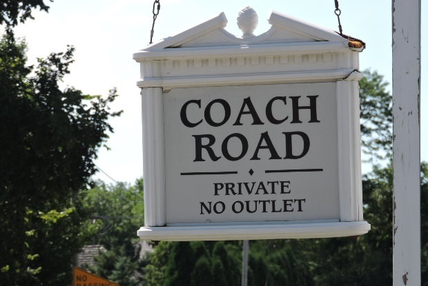 180 Coach Road Northfield, IL 60093 - Photo 4 of 46