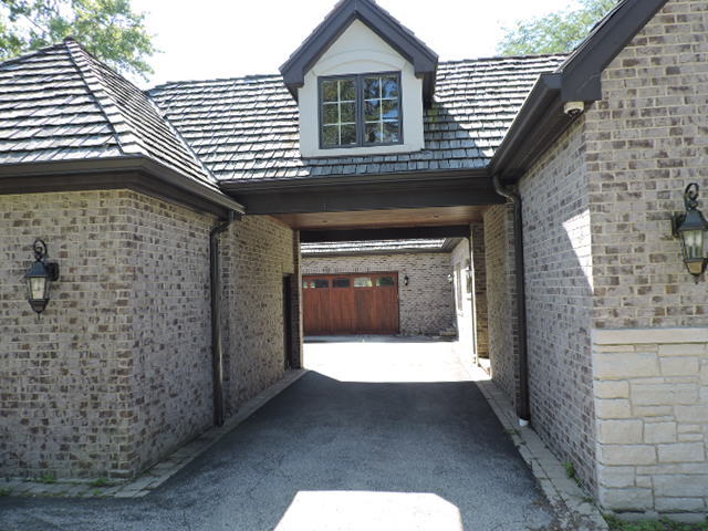 180 Coach Road Northfield, IL 60093 - Photo 5 of 46