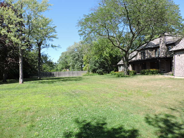 180 Coach Road Northfield, IL 60093 - Photo 8 of 46