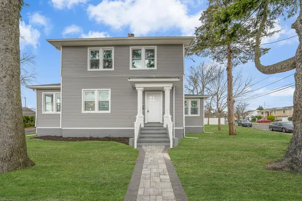 $699,999 | 141 Park Avenue, Lindenhurst, NY 11757