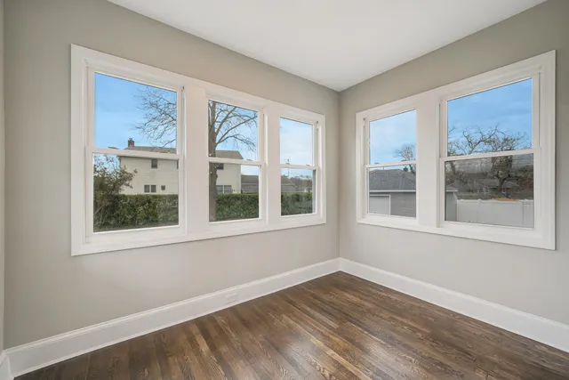 $699,999 | 141 Park Avenue, Lindenhurst, NY 11757