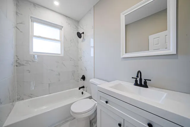 $699,999 | 141 Park Avenue, Lindenhurst, NY 11757