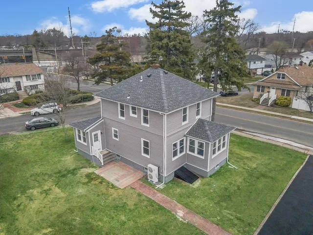 $699,999 | 141 Park Avenue, Lindenhurst, NY 11757