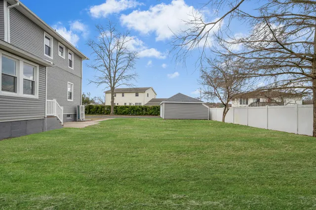 $699,999 | 141 Park Avenue, Lindenhurst, NY 11757