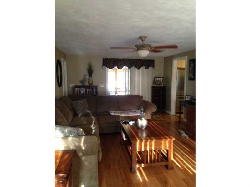 24 Montcalm Road Warwick, RI 02889 - Photo 2 of 20 Living Room.