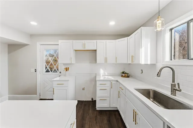 $445,000 | 10 Woburn Street, Cranston, RI 02910