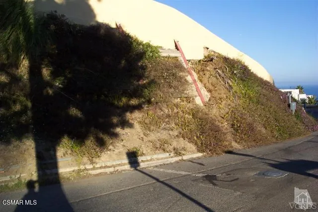 $749,000 | 21471 Calle Del Barco, Malibu, CA 90265