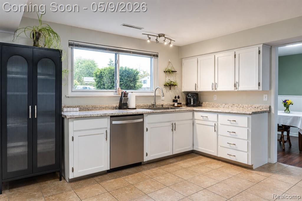 529 John Rolfe Drive Monroe, MI 48162 - Photo 4 of 35