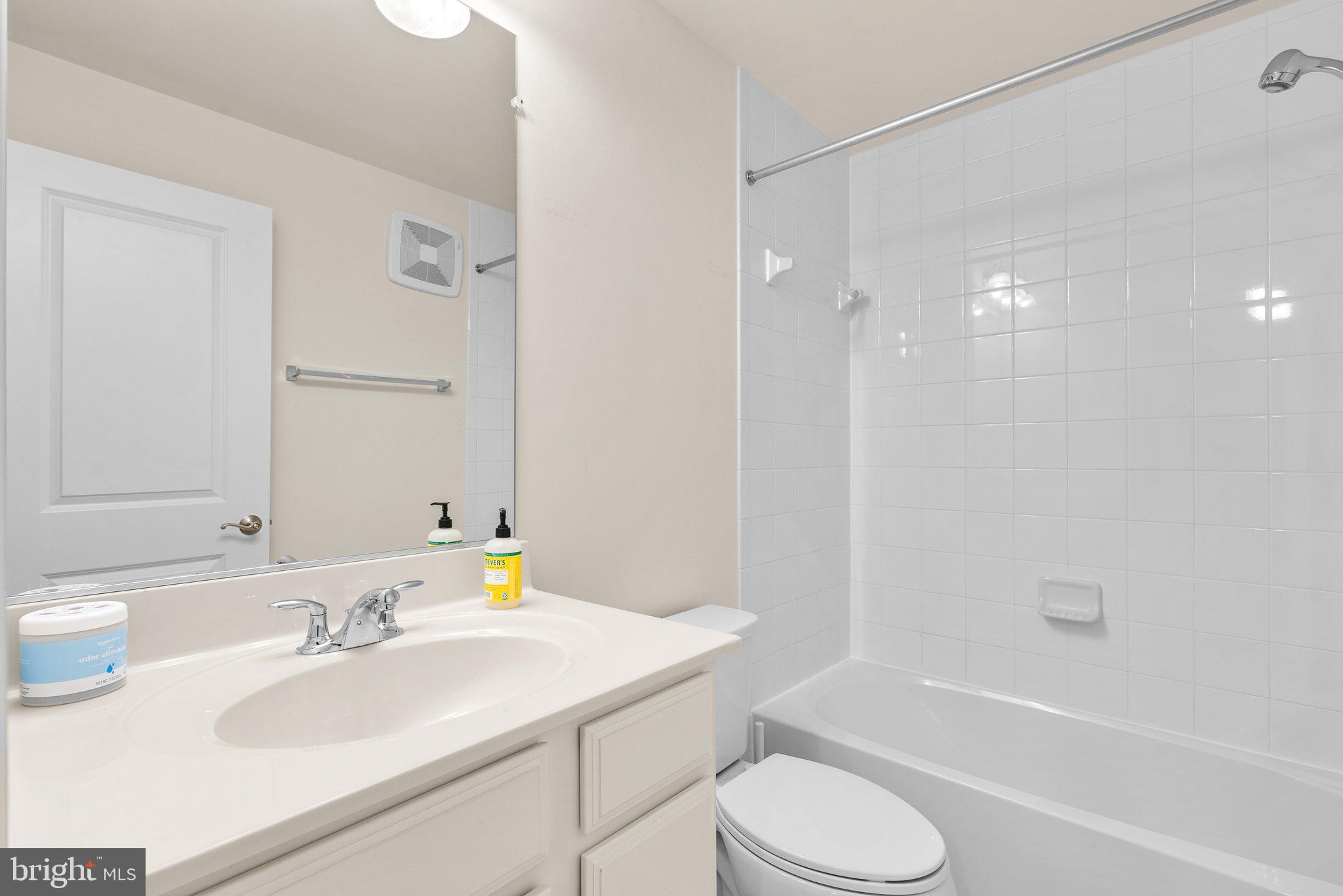 2734 Duvall Ridge Road Hyattsville, MD 20785 - Photo 15 of 31 Hall Bathroom