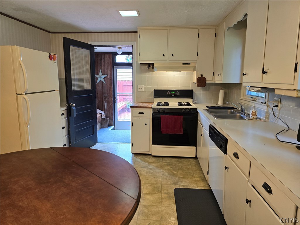120 Bramley Drive Camillus, NY 13031 - Photo 6 of 27 Kitchen
