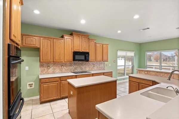 $3,500 | 808 Sabona Drive, DeSoto, TX 75115