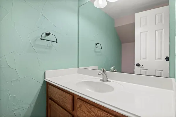 $3,500 | 808 Sabona Drive, DeSoto, TX 75115