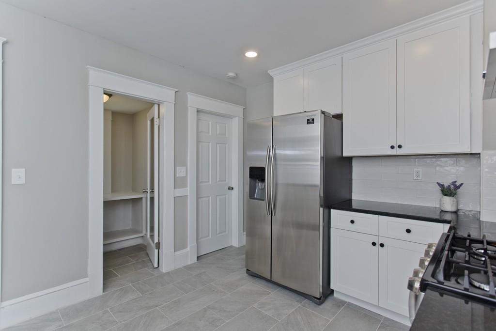 24 Berbay Circle Springfield, MA 01109 - Photo 3 of 31 Gallery Image 3