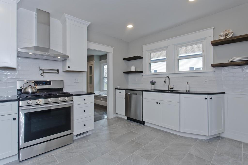 24 Berbay Circle Springfield, MA 01109 - Photo 7 of 31 Gallery Image 7