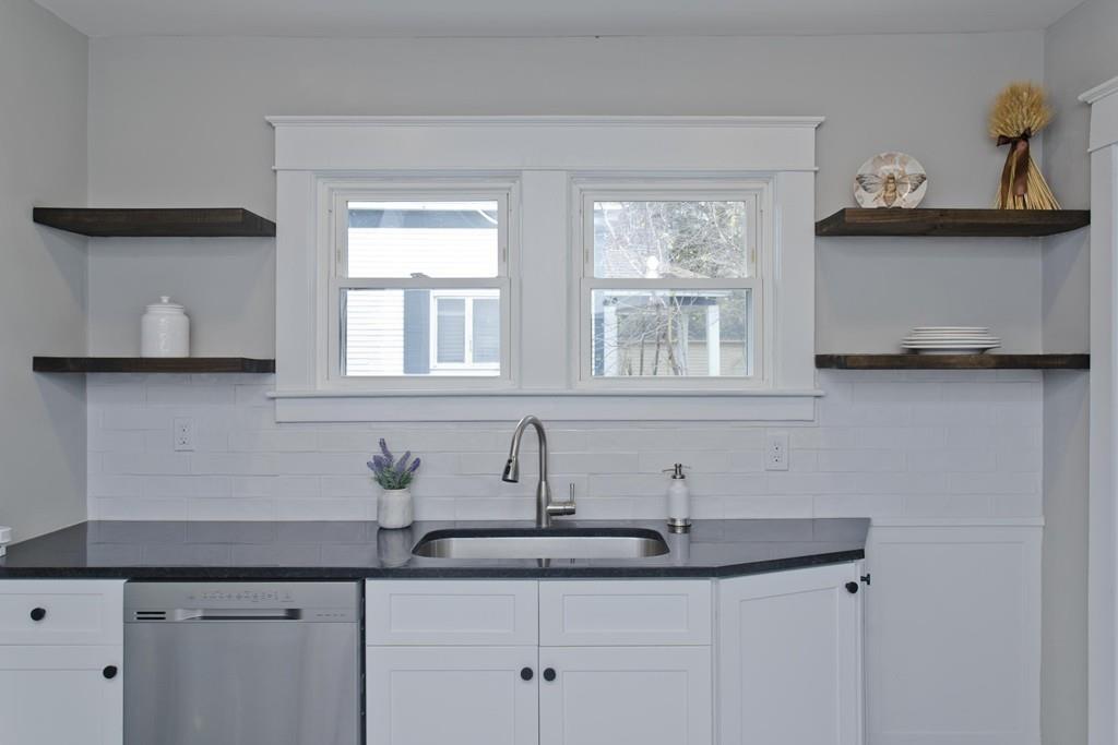 24 Berbay Circle Springfield, MA 01109 - Photo 8 of 31 Gallery Image 8