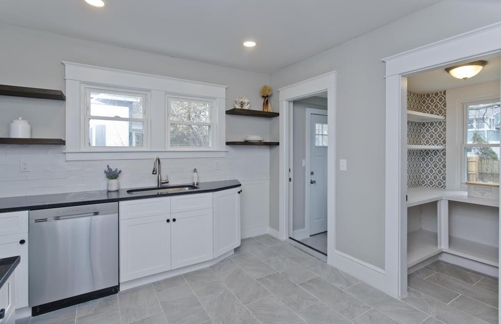 24 Berbay Circle Springfield, MA 01109 - Photo 9 of 31 Gallery Image 9