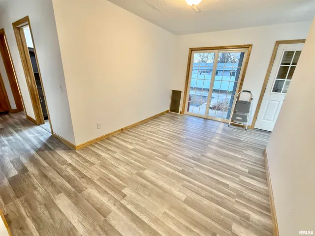 $216,000 | 274 Oaktree Avenue, Salem, IL 62881