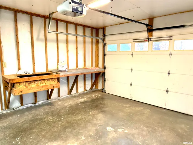 $216,000 | 274 Oaktree Avenue, Salem, IL 62881