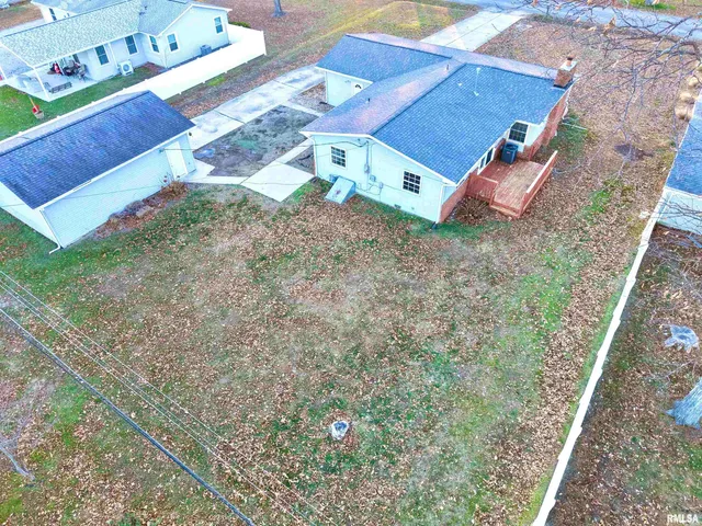 $216,000 | 274 Oaktree Avenue, Salem, IL 62881