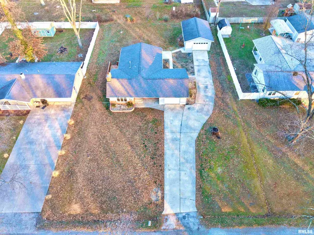 $216,000 | 274 Oaktree Avenue, Salem, IL 62881