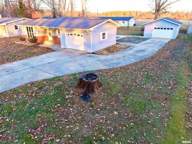 $216,000 | 274 Oaktree Avenue, Salem, IL 62881