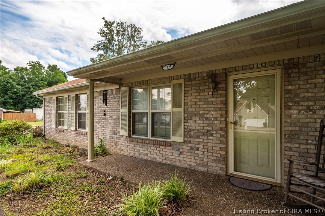 1325 Valley View Road New Albany, IN 47150 - Photo 5 of 26 Gallery Image 5