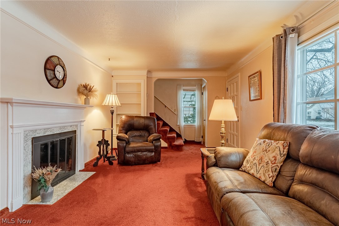 1035 Argonne Road Cleveland, OH 44121 - Photo 4 of 28