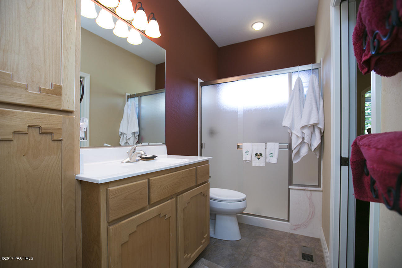 10612 North Sharps Road Prescott, AZ 86305 - Photo 35 of 83 Jack & Jill Bath