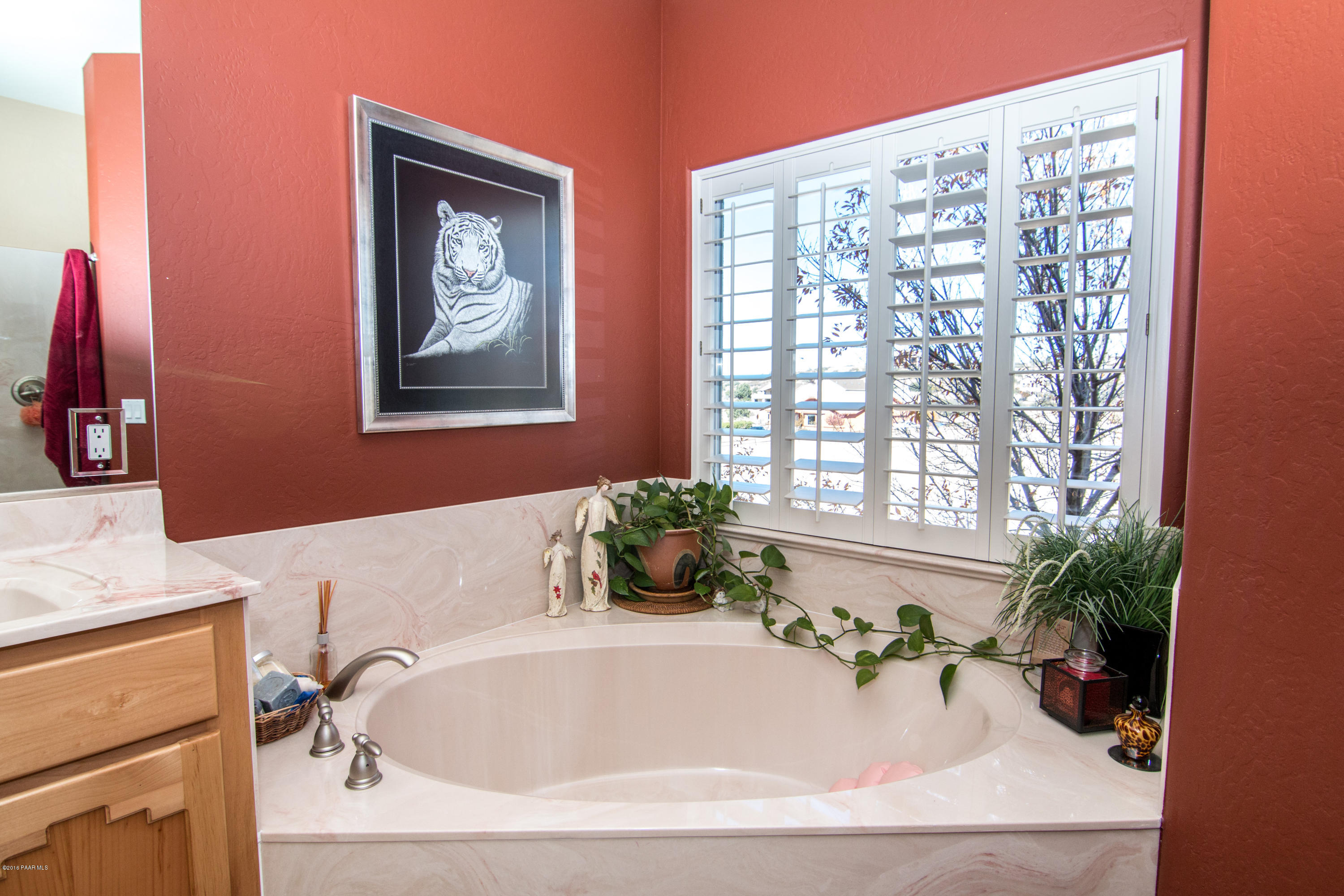 10612 North Sharps Road Prescott, AZ 86305 - Photo 44 of 83 Master Garden Tub