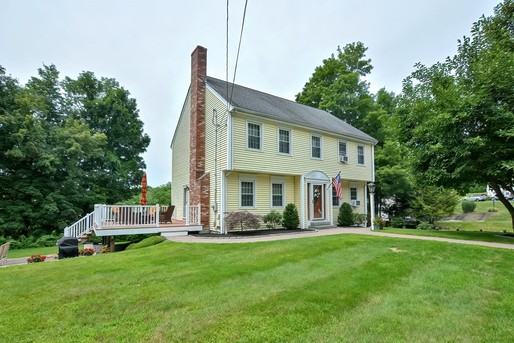 10 Valley Road Southborough, MA 01772 - Photo 3 of 41 Gallery Image 3