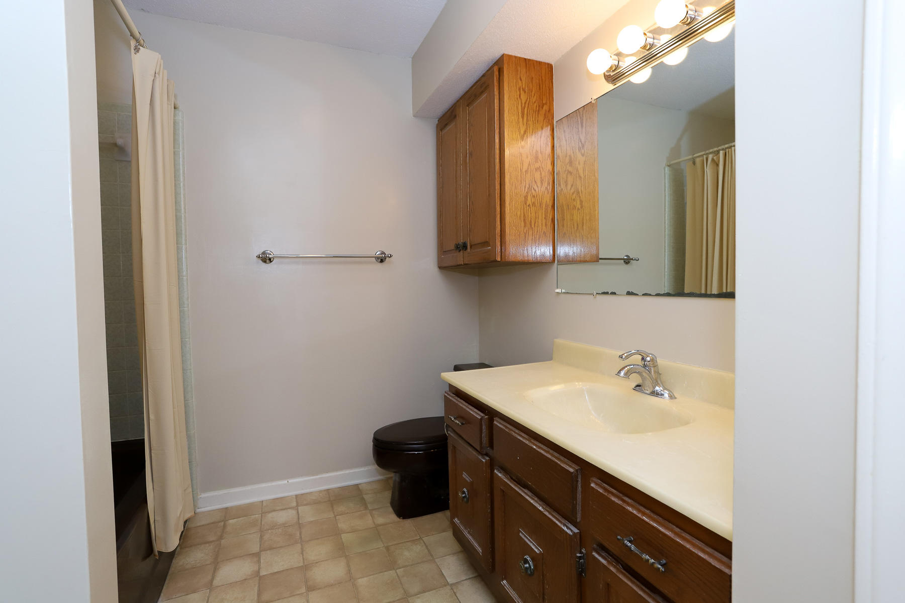 115 Oakdene Road Pooler, GA 31322 - Photo 32 of 60 upstairs bath1