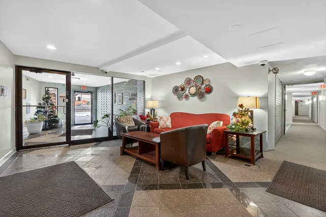 $215,000 | 700 Perrie Drive, Unit 207, Elk Grove Village, IL 60007