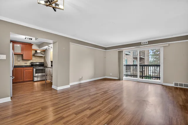 $215,000 | 700 Perrie Drive, Unit 207, Elk Grove Village, IL 60007